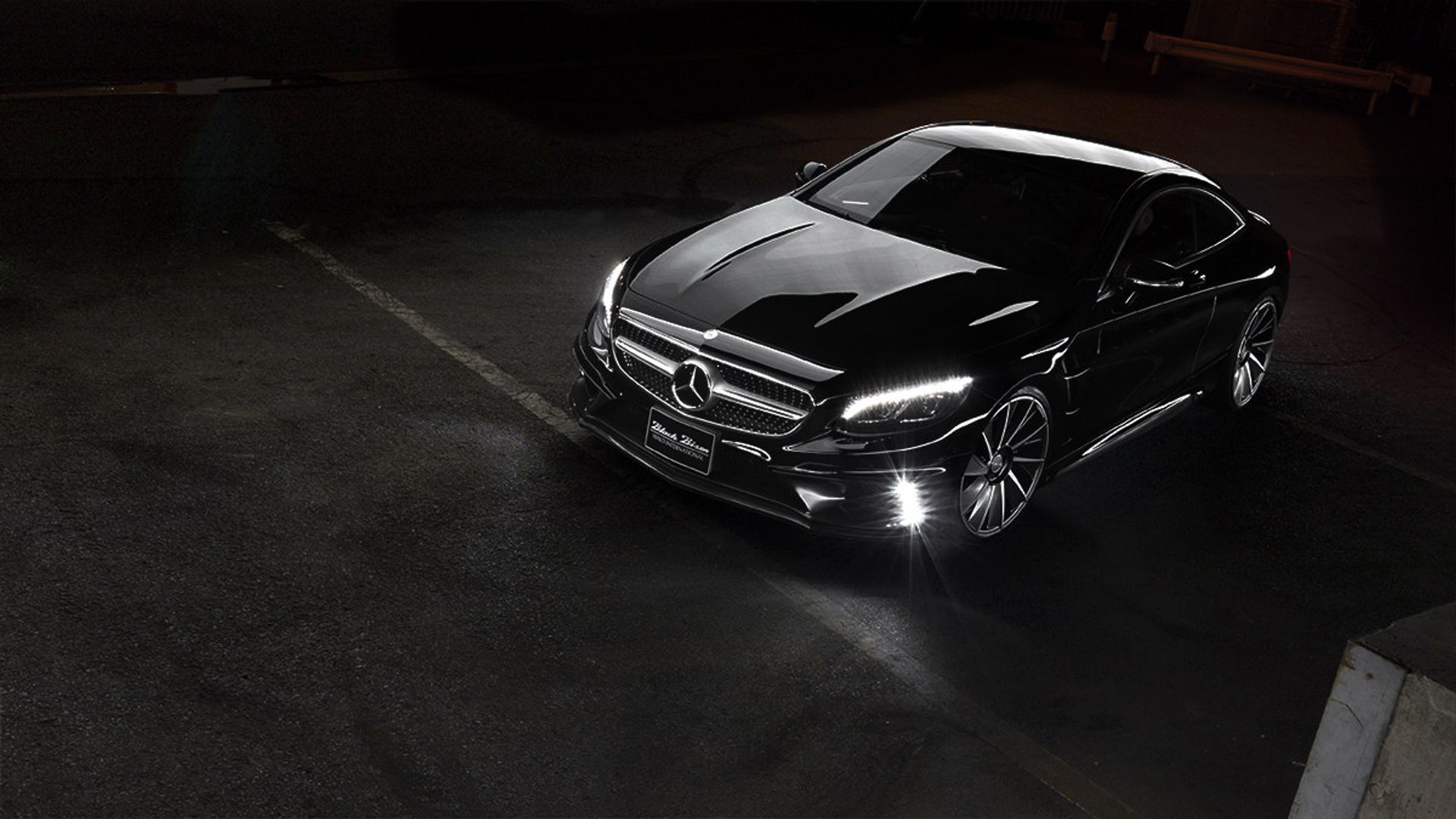 Черные обои мерседес. Mercedes s-class Coupe c217 аккумулятор. Mercedes-Benz c class 2015 в темноте. Мерседес черный. Мерседес на черном фоне.
