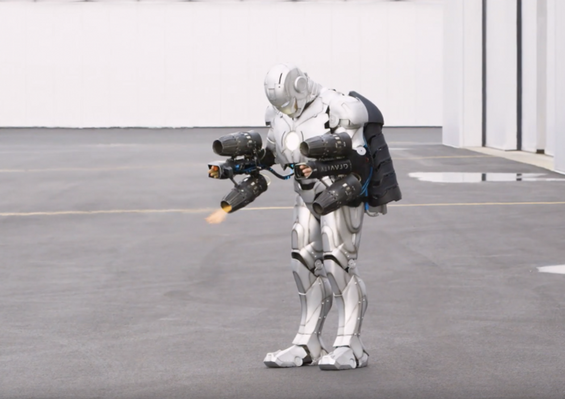 Vrijgevigheid Groet Afhaalmaaltijd Adam Savage van Mythbusters heeft een werkend Iron Man pak gebouwd