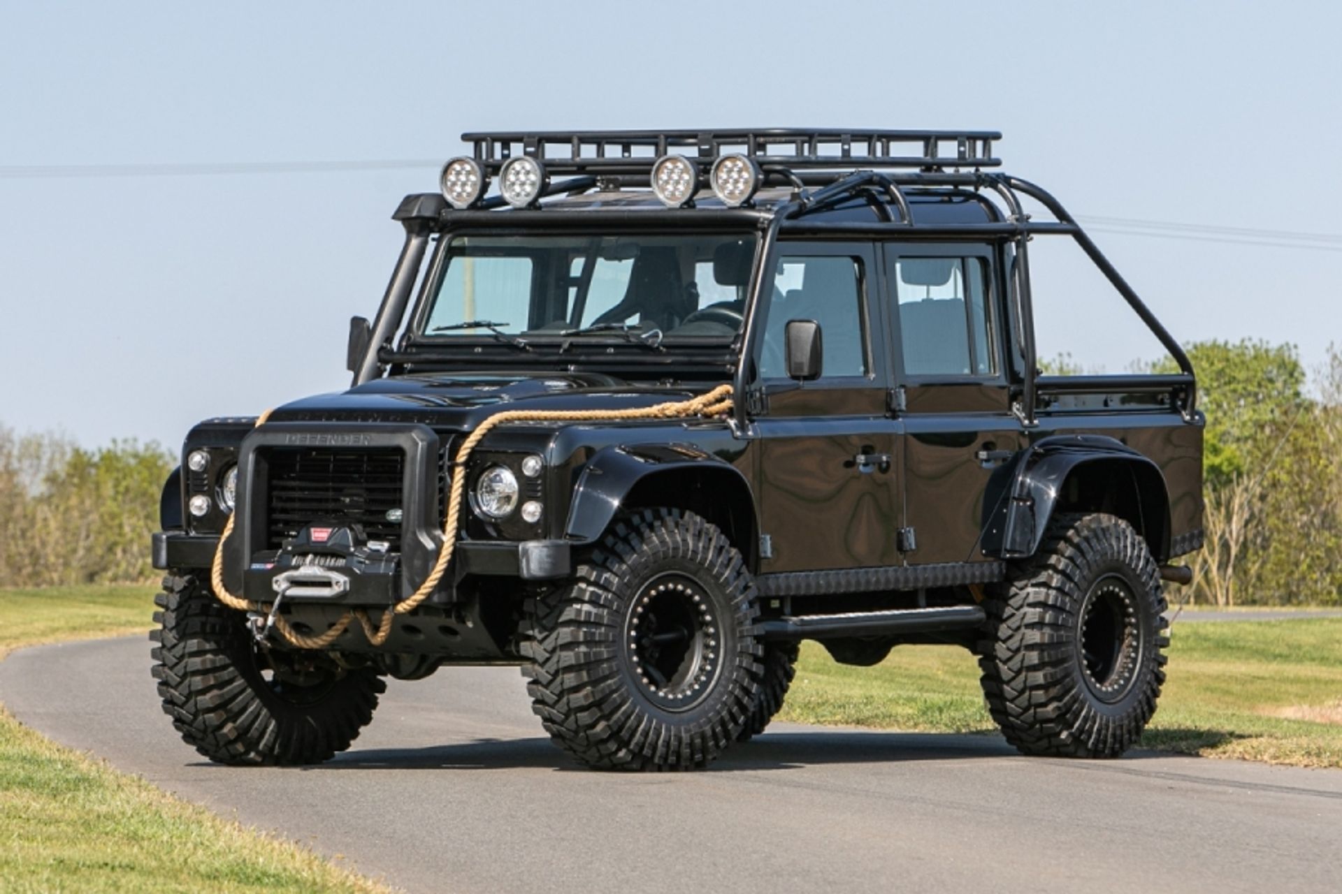 Factureerbaar Kritiek Standaard Deze Land Rover Defender uit James Bond's Spectre is te koop