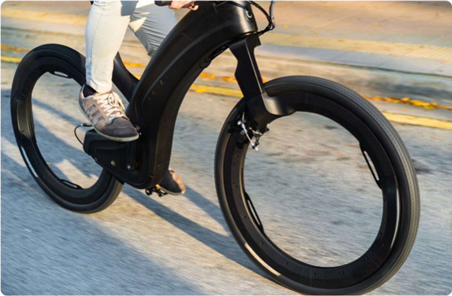 Kameraad afvoer activering E-bike zonder spaken, de futuristische eyecatcher onder de fietsen |  Gewoonvoorhem