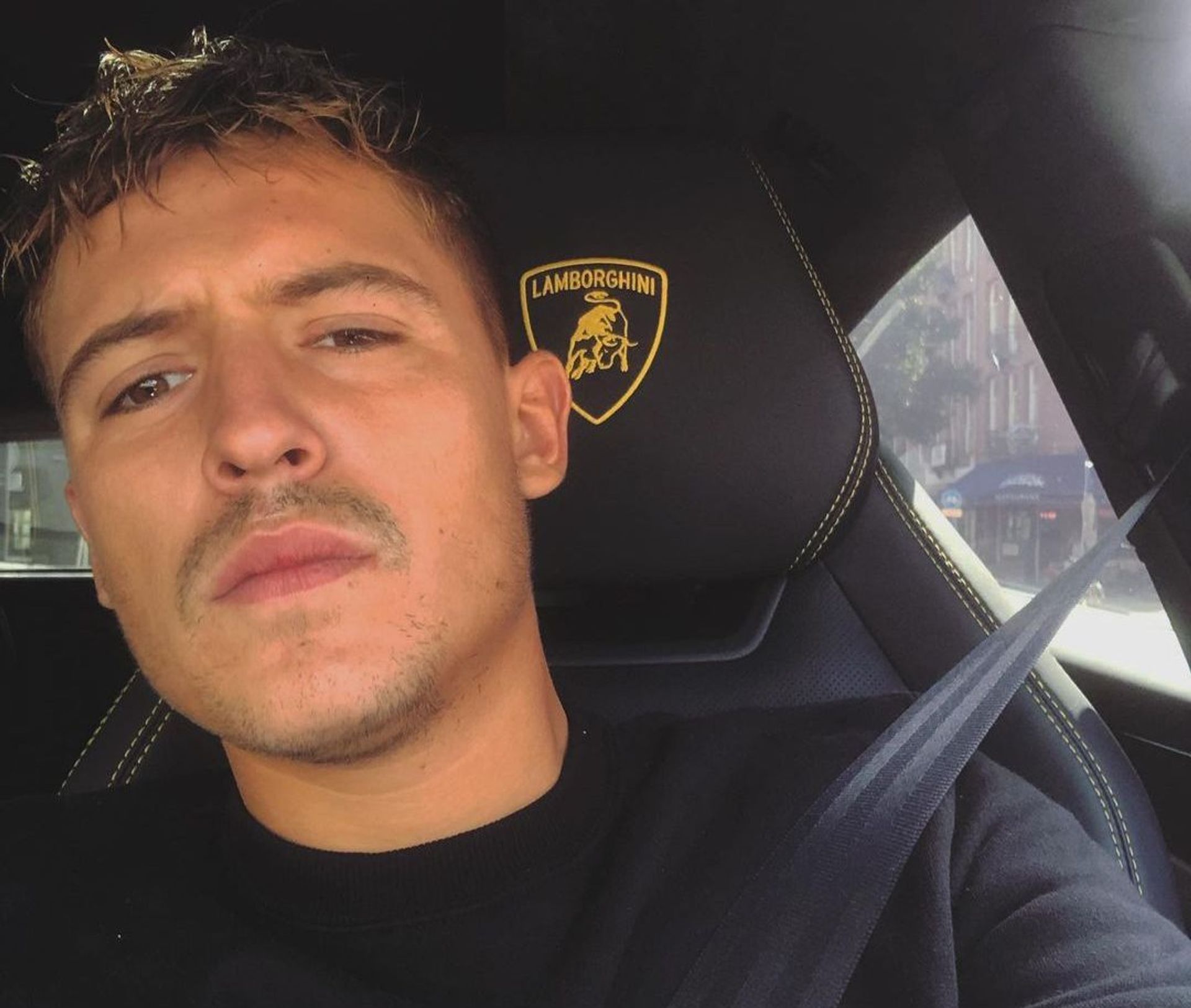 Lil Kleine laat nieuwe auto zien op Instagram
