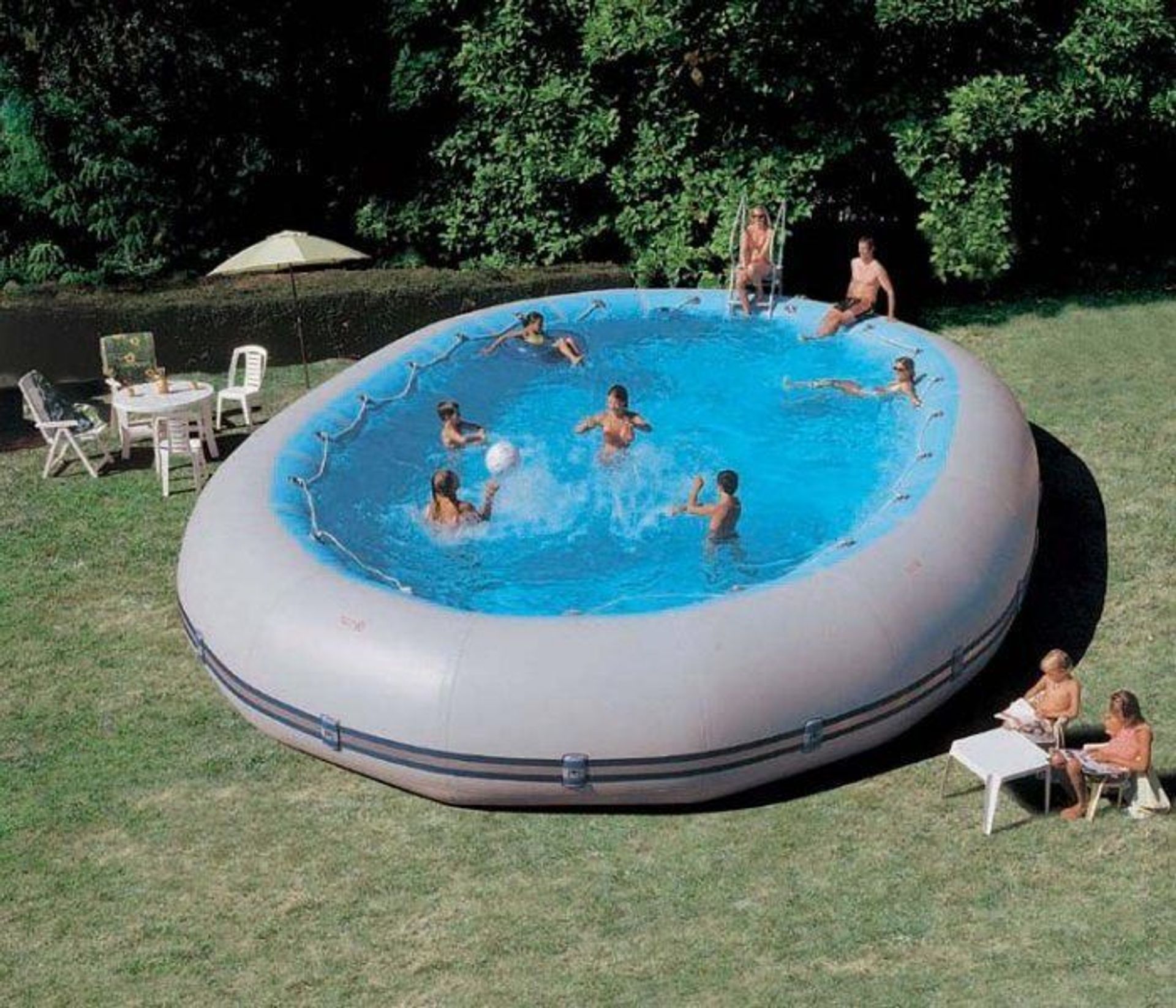 kanker Slot een kopje Met dit gigantisch opblaasbare zwembad mis jij het op vakantie gaan niet