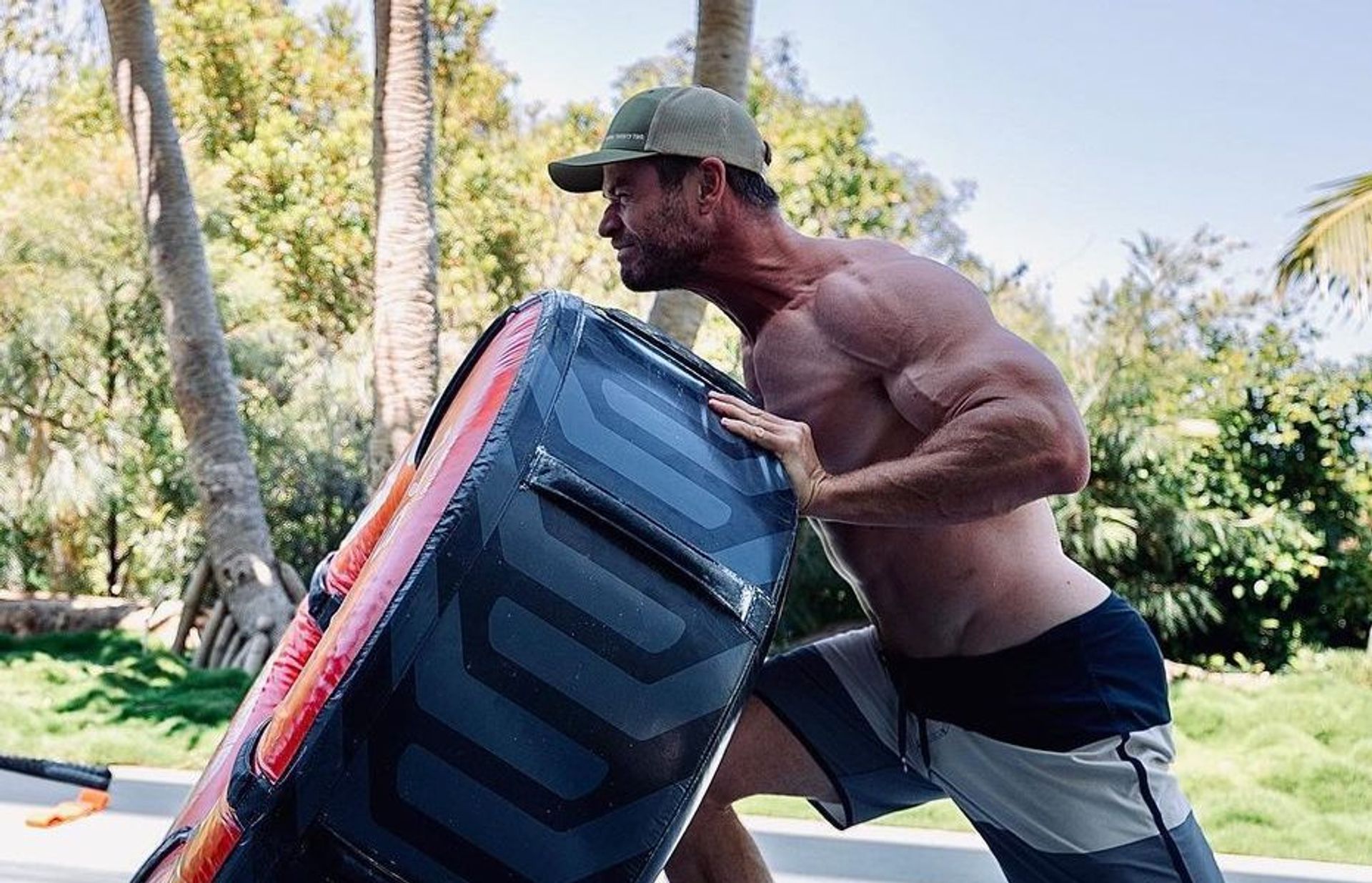 workout Chris Hemsworth