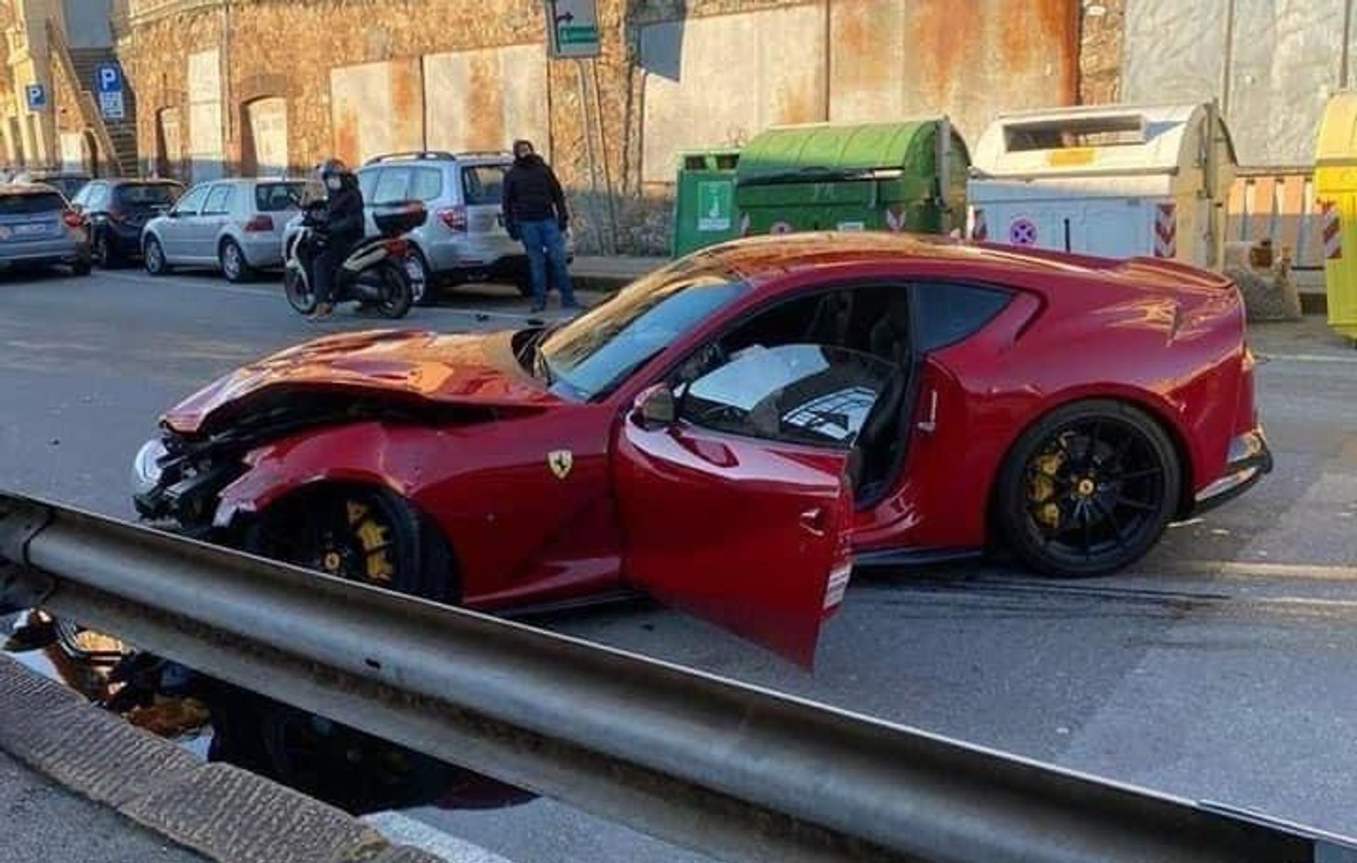 Schoonmaakster crasht Ferrari 812 van Frederico Marchetti profvoetballer
