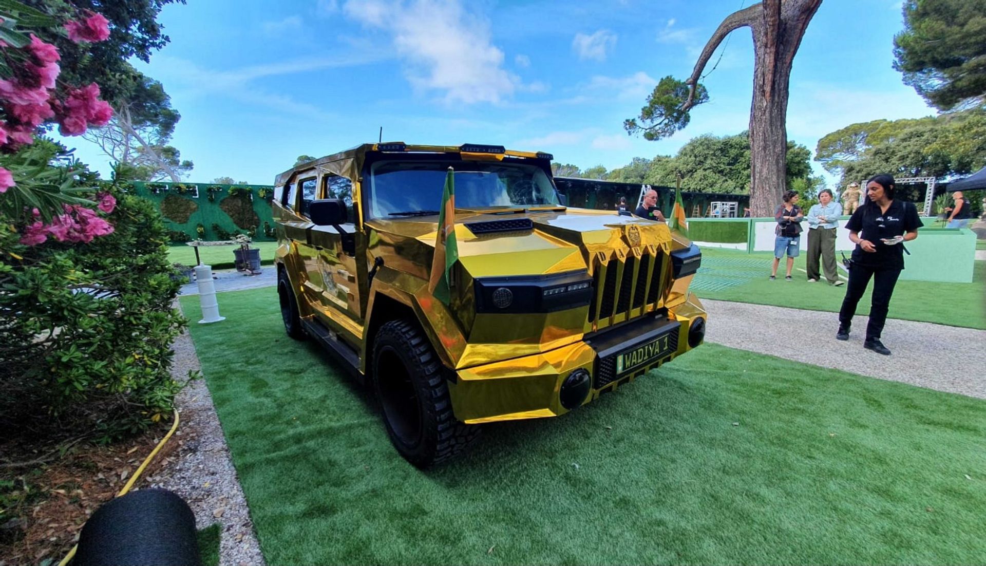 Gouden SUV