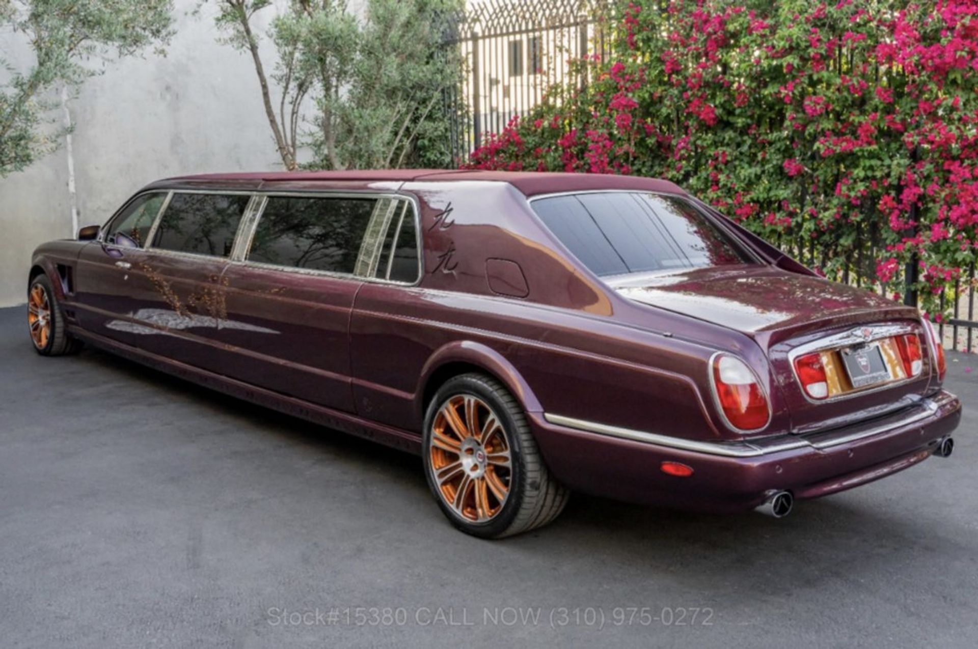 Бентли лимузин. Лимузин Бентли 300. Bentley Bentayga лимузин. Bentley Arnage Limousine. Лимузин Бентли черный.