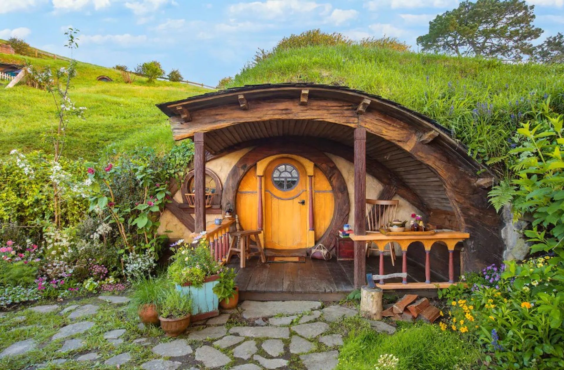 huis the hobbit airbnb