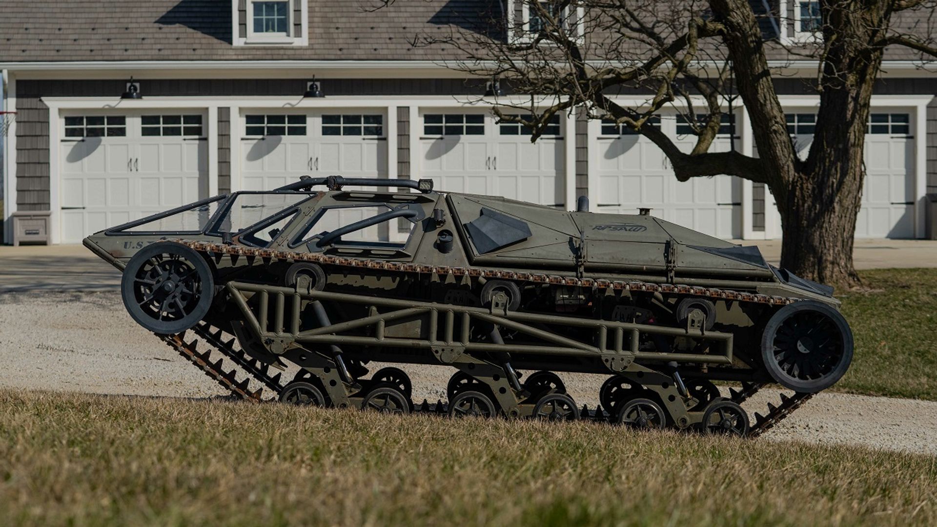 Ripsaw tank uit 'Fast & Furious 8' t.w.v. 750K staat nu te koop