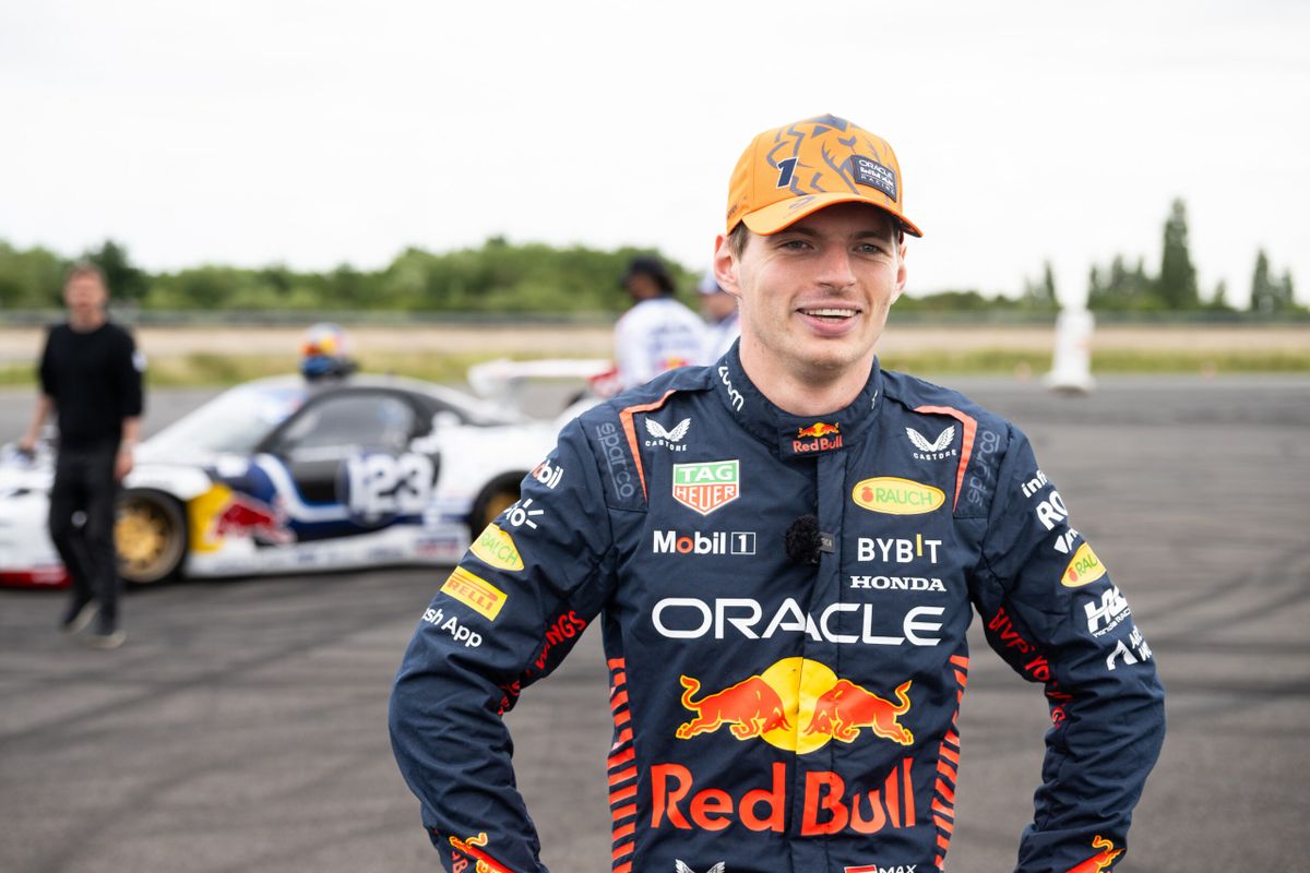 Max Verstappen Onthult Zijn Nieuwe Helm Voor Gp Van Zandvoort