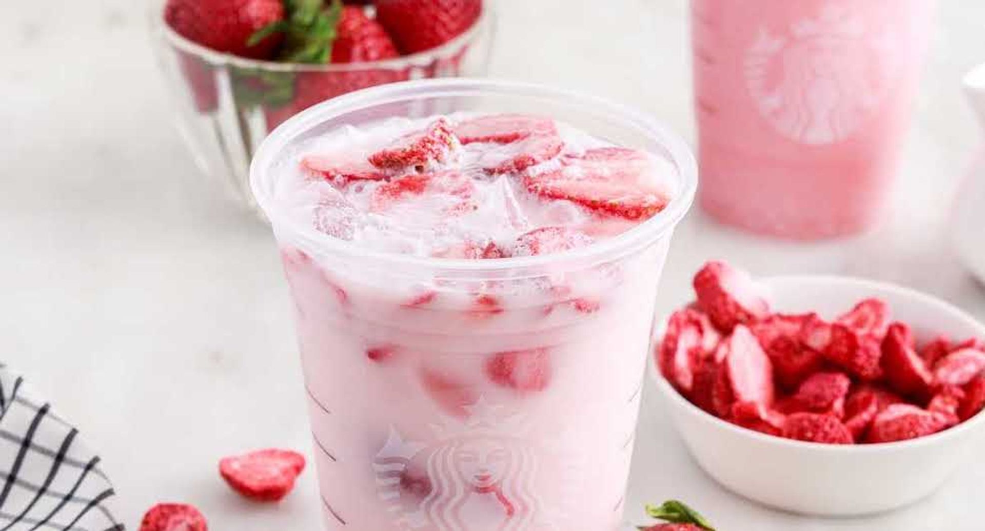 starbucks-pink-drink-cocktail