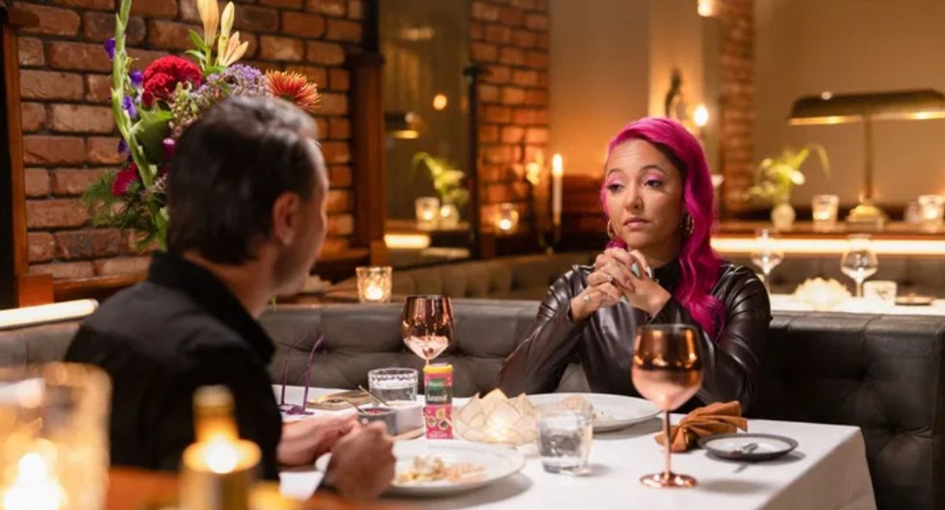 Huh Real Housewife-Djamila zit aan tafel bij Eating With My Ex met déze Temptation-ster