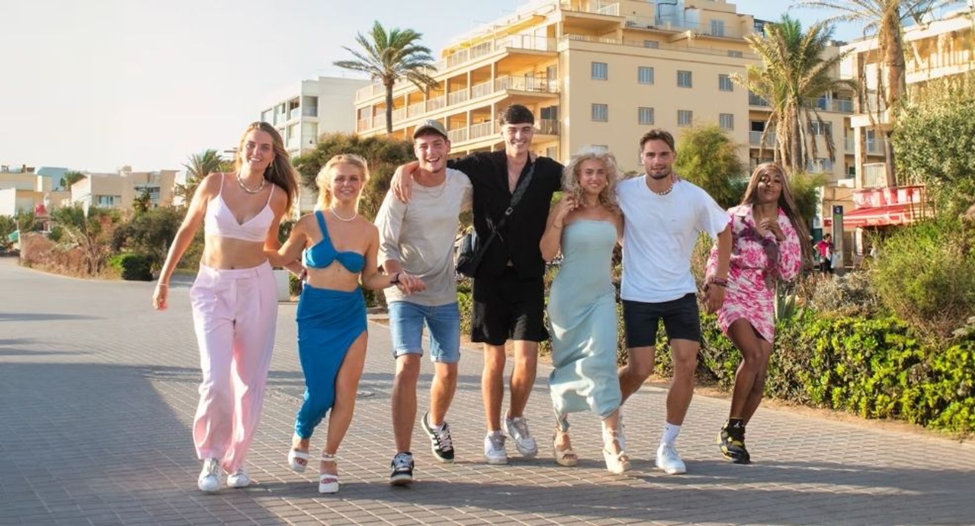 Zon, zee en werken Proppers op Mallorca, de serie is helemaal trending