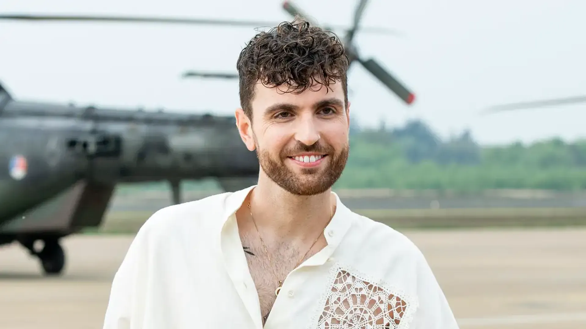 Duncan Laurence naait het Songfestival team