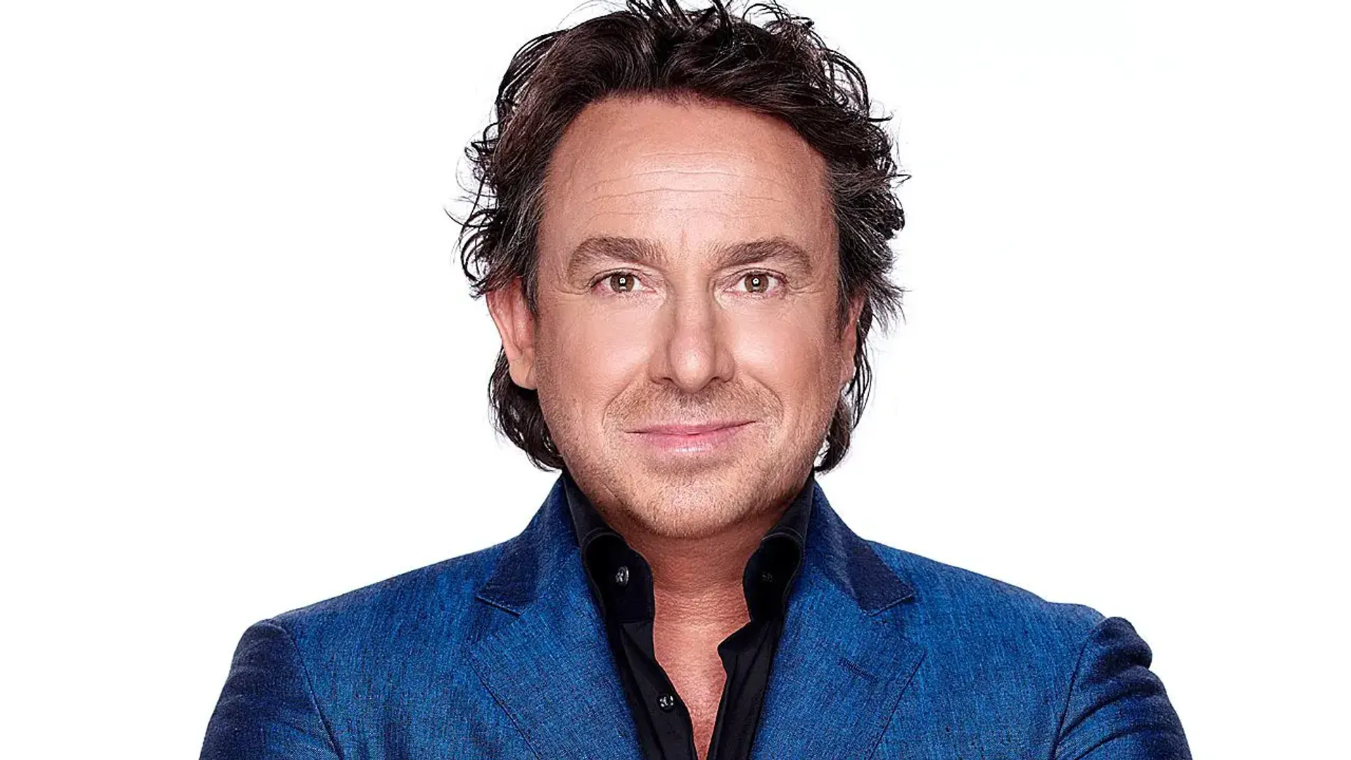 Marco Borsato barst in tranen uit bij een tankstation