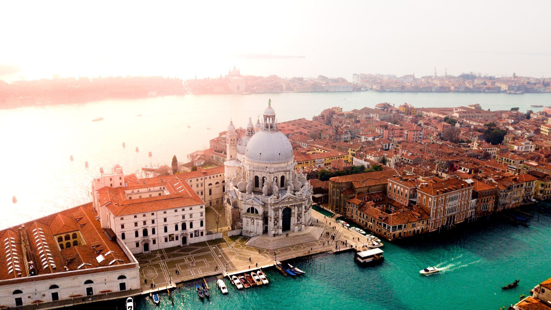 Discover the Top 5 Must-See Highlights in Venice